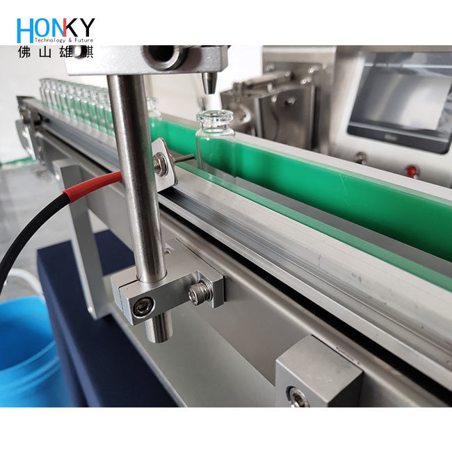 ডেস্কটপ লাইন টাইপ Vial ফিলিং মেশিন ছোট ফিলিং লাইন সঙ্গে বোতল খাওয়ানো conveyor এবং Samll Bach ত্বকের যত্ন জন্য তেল ফিলিং