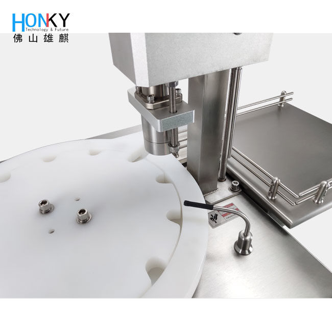 সেমি অটোমেটিক 25 বিপিএম 10 মিলি ভলিউল ভর্তি এবং ক্যাপিং মেশিন প্রয়োজনীয় তেল ভর্তি জন্য ভলিউল crimping ফাংশন সঙ্গে